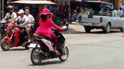 Back to Siem Reap, following the Motorcycle Girl...